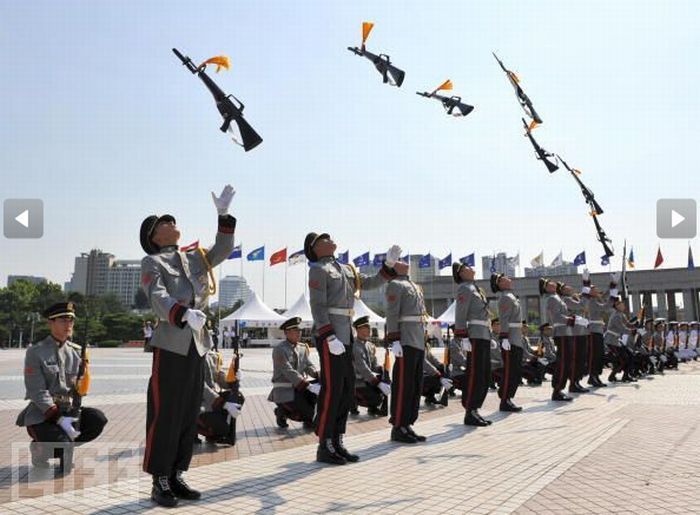Военные парады со всего мира (25 фото)