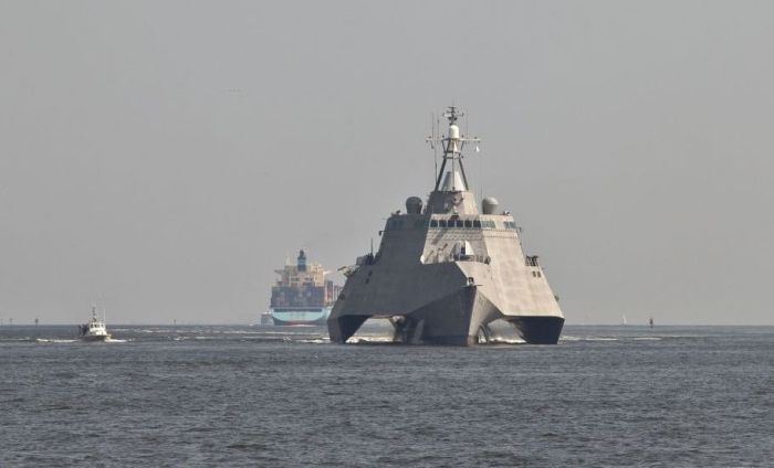Новый боевой корабль невидимка американской армии - USS Independence LCS-2 (15 фото)